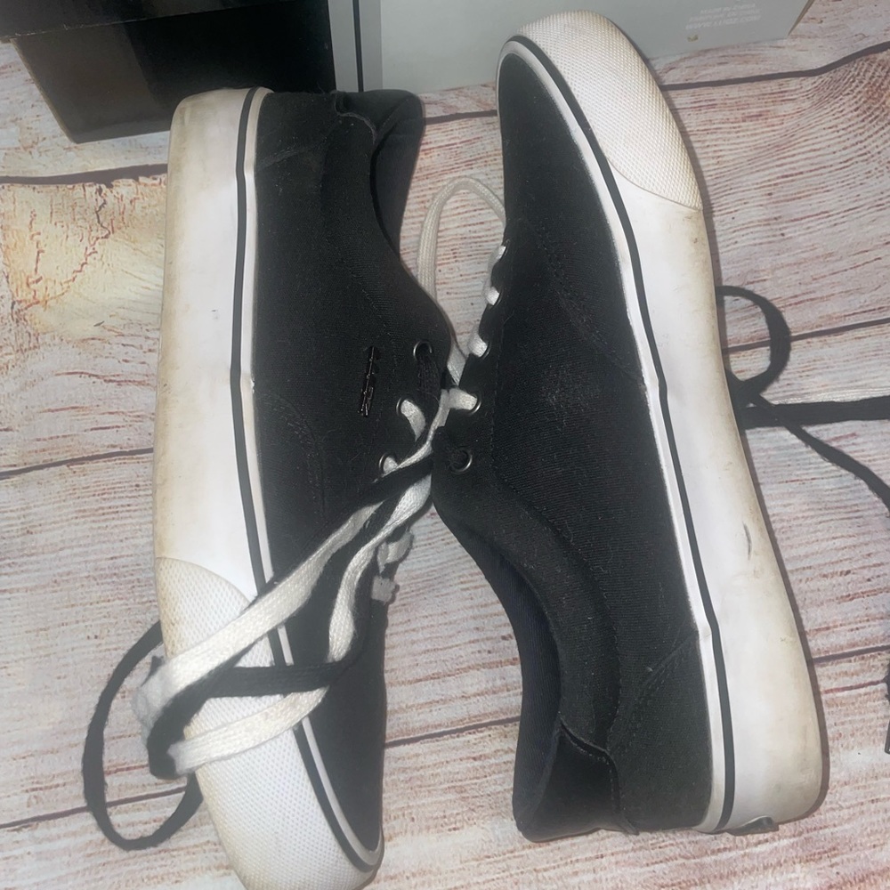 LUGZ Women’s Sneakers - Picture 3 of 4